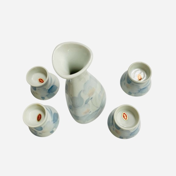 JAPANESE FLOWER-PAINTED
TRIANGLE SAKE BOTTLE AND CUPS - Picture 4 of 8